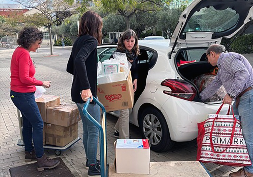 Recogida del material escolar en Benetússer.